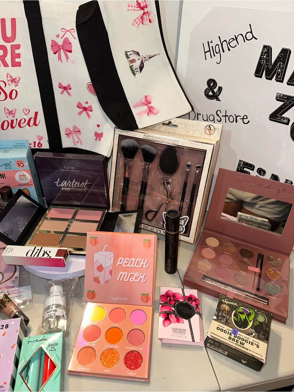 Huge Tote and Makeup Bag Full. + Free MAKEUP BAG OR BLIND BOX - Picture 2 of 9
